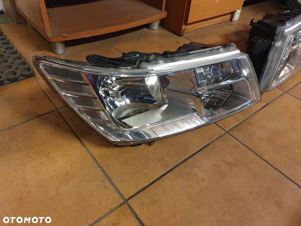 REFLEKTOR PRAWY FIAT FREEMONT - 3