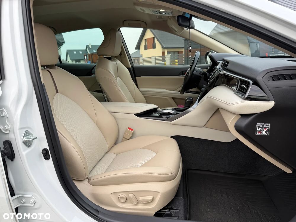 Toyota Camry 2.5 Hybrid Prestige CVT - 18