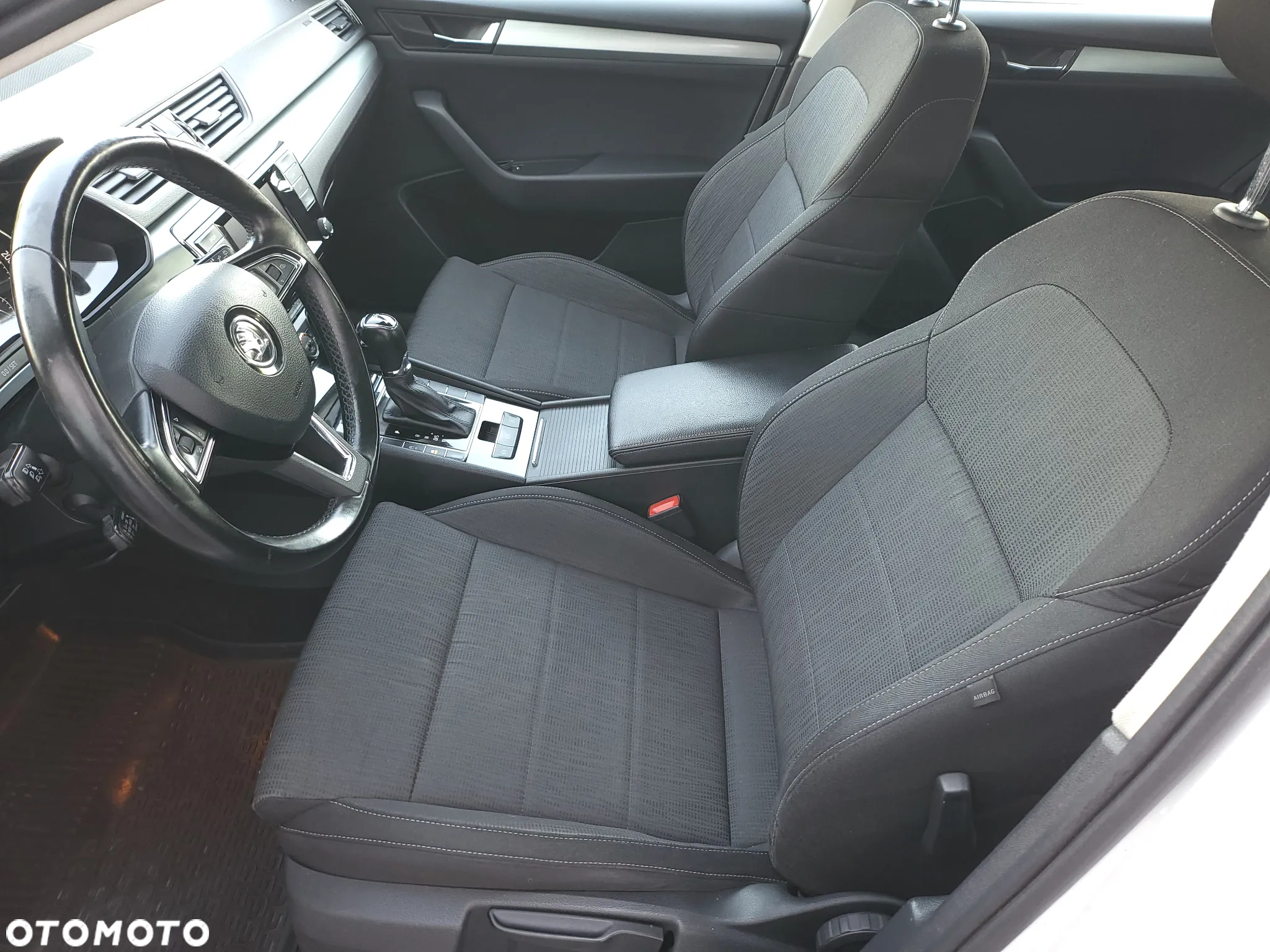 Skoda Superb Combi 2.0 TDI DSG Ambition - 21