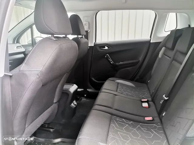 Peugeot 2008 1.5 BlueHDi Signature - 6