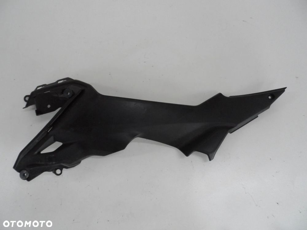 Kawasaki Z650 osłona plastikowa boczek zaślepka P,L - 3