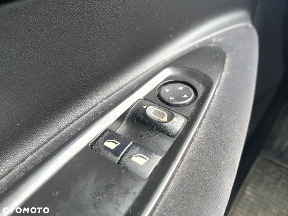 Citroën C4 1.4 16V Advance - 32