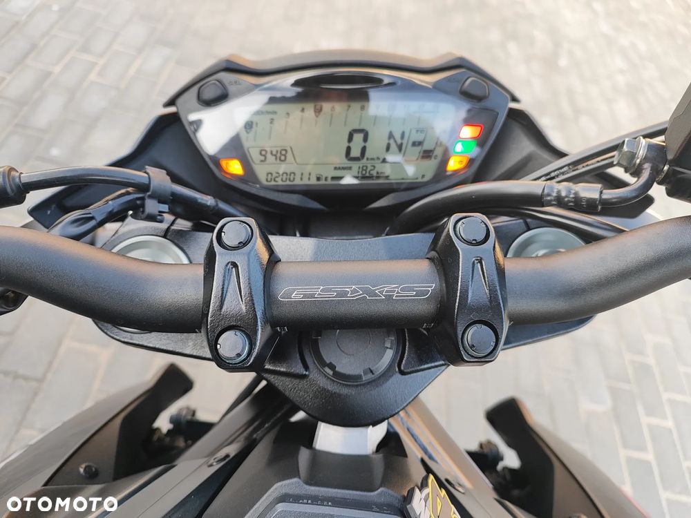 Suzuki GSX - 28