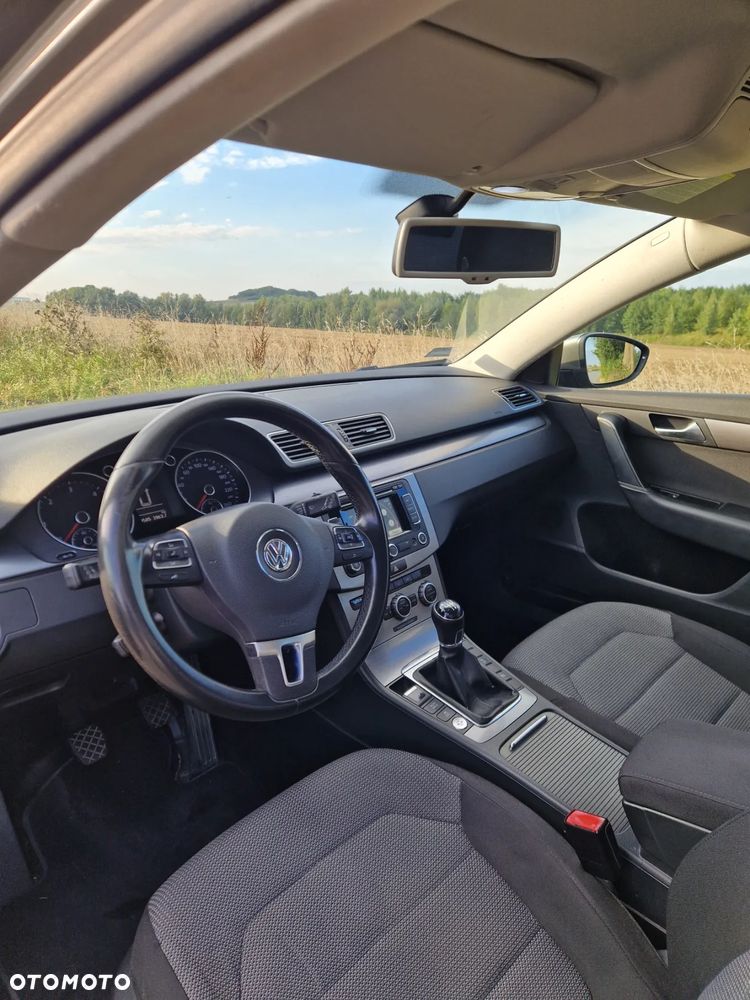 Volkswagen Passat 2.0 TDI Comfortline - 8