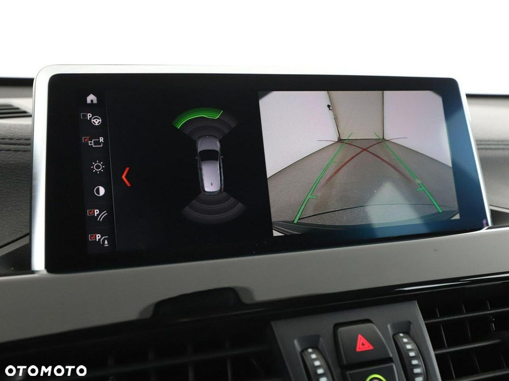 BMW X1 sDrive18d xLine - 25