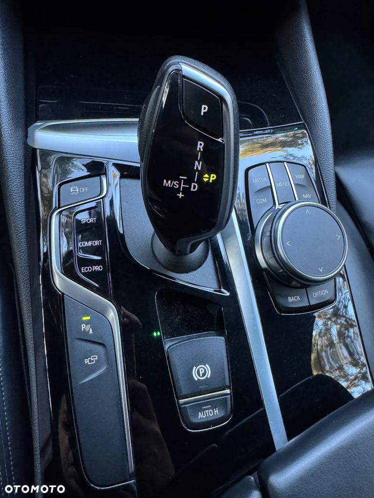 BMW Seria 5 530i xDrive Sport Line sport - 33