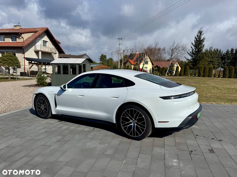 Porsche Taycan 4 - 12