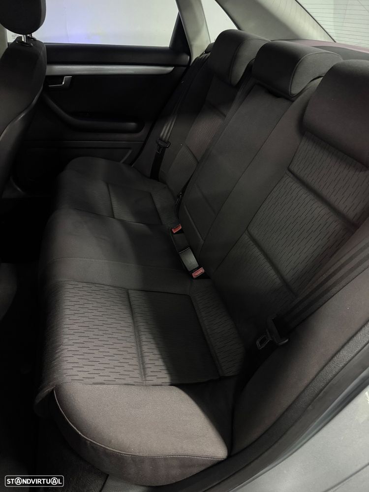 Audi A4 2.0 TDI exclusive - 12