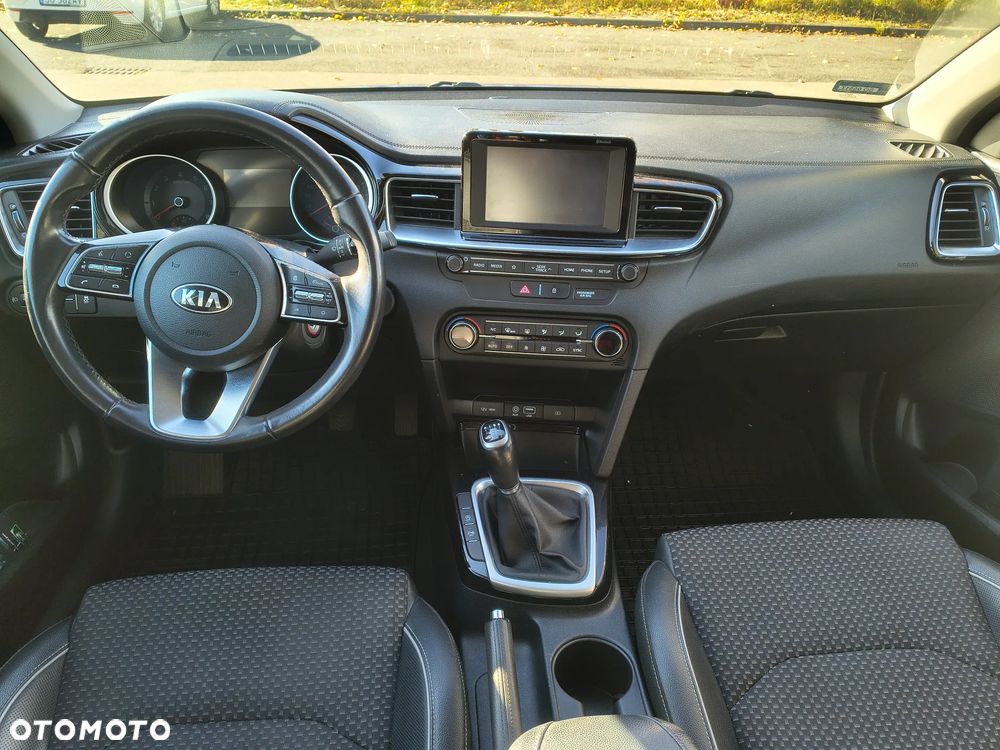 Kia Ceed - 10