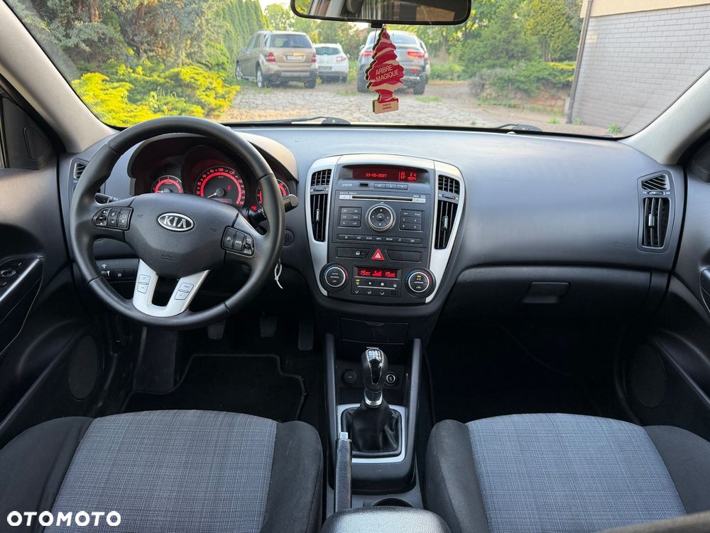 Kia Ceed 1.6 CRDi 90 ISG Spirit - 11