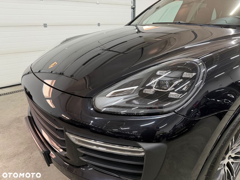 Porsche Cayenne - 14