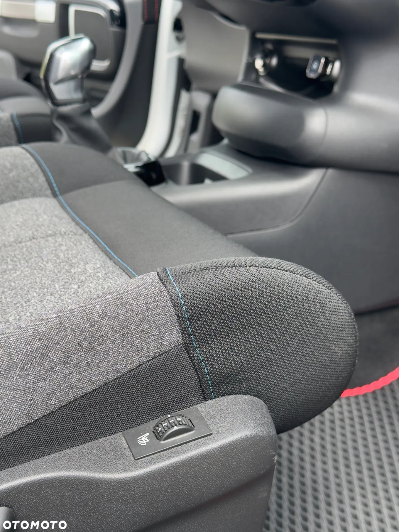 Citroën C4 Cactus 1.2 PureTech Shine Edition S&S - 28