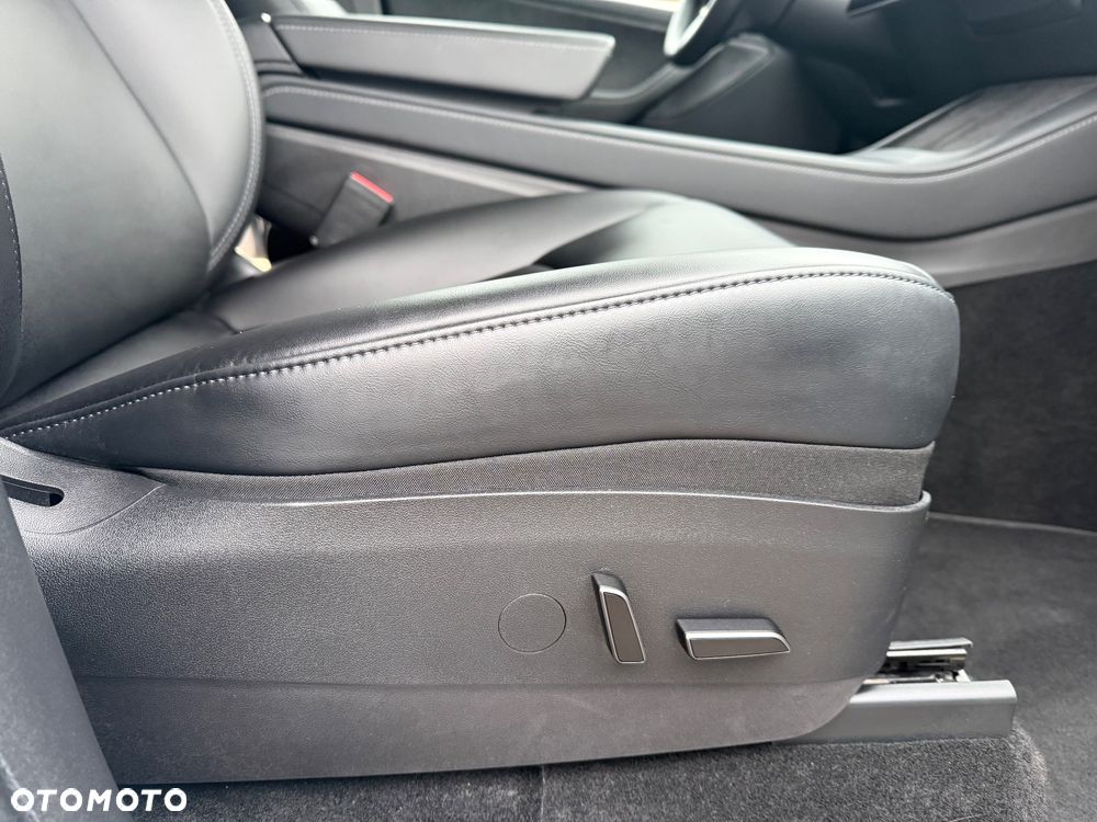 Tesla Y Long Range Dual Motor AWD - 36