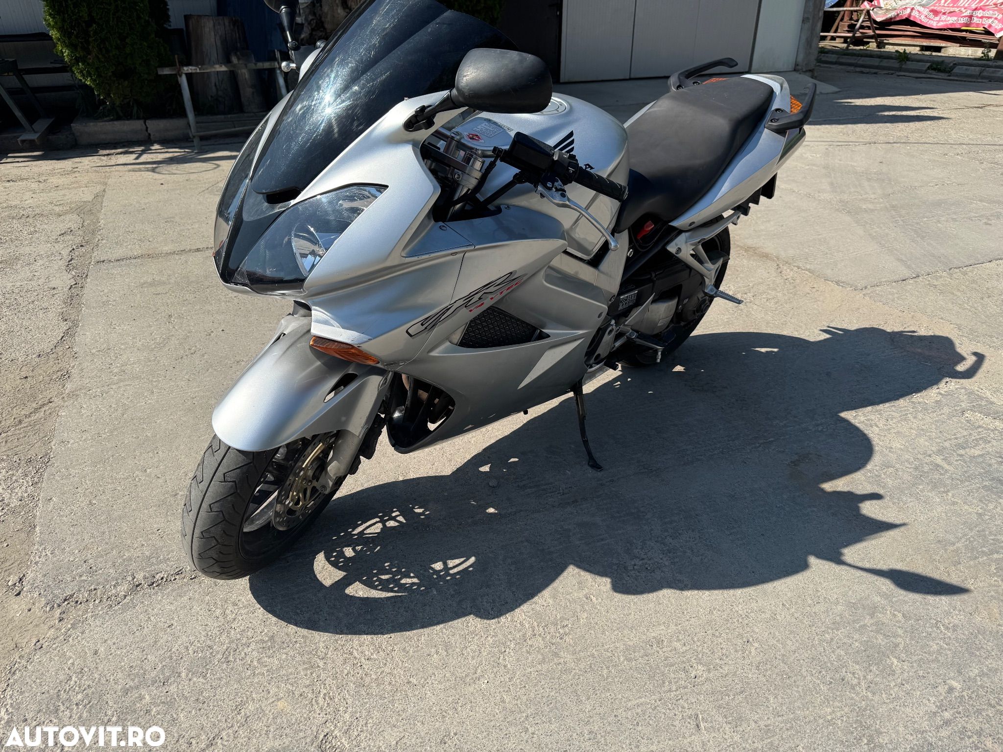 Honda VFR 800F V-Tec - 1