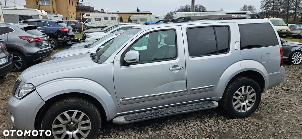 Nissan Pathfinder 3.0 D V6 LE EU5 - 10