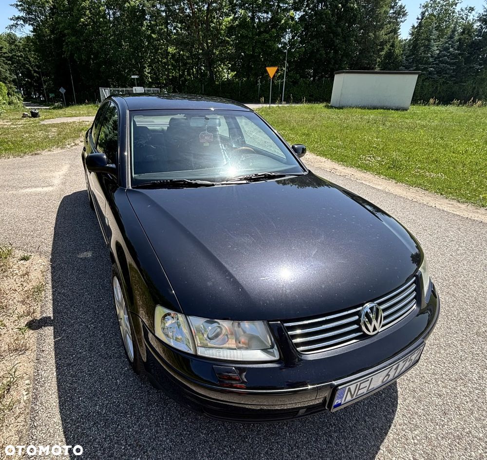 Volkswagen Passat - 1