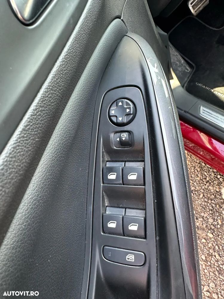 Opel Grandland X 1.6 Turbo Hybrid4 START/STOP 4x4 Aut. Inovation - 11