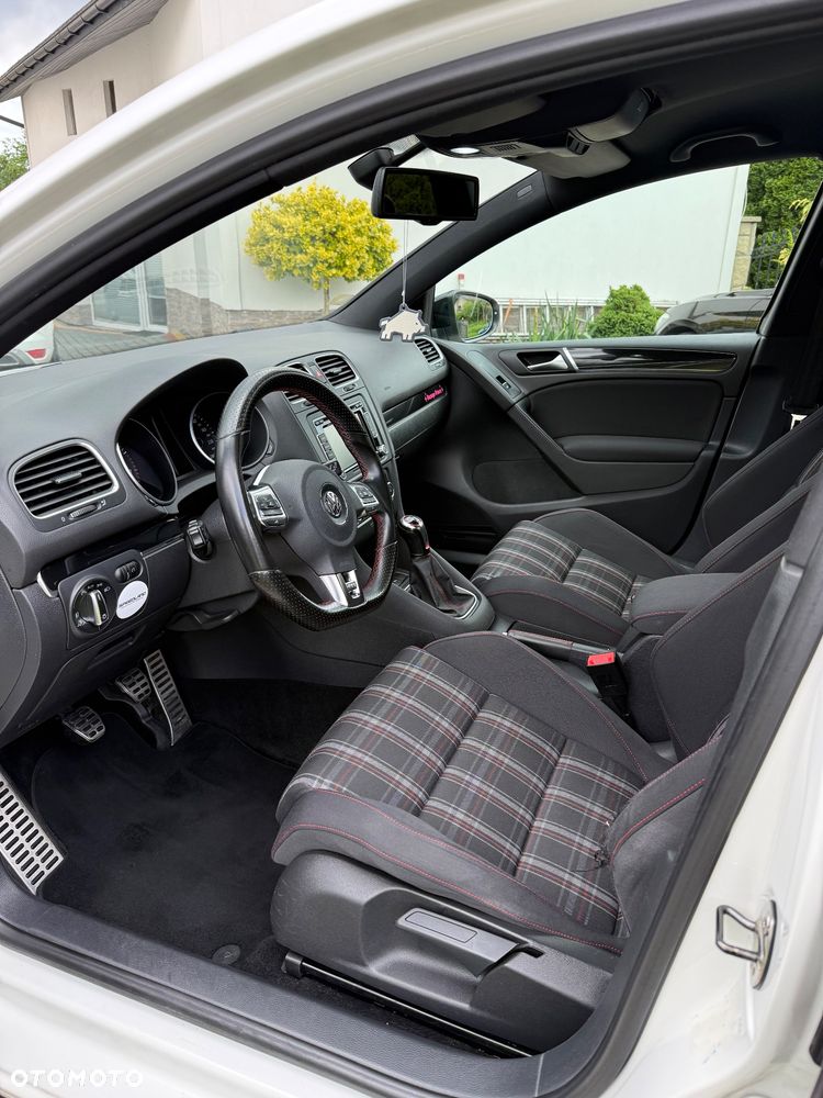 Volkswagen Golf - 23