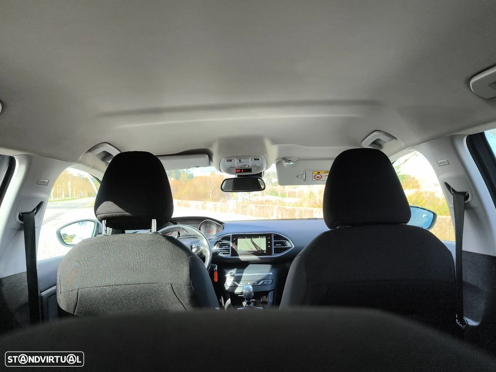 Peugeot 308 1.5 BlueHDi Style J17 - 24