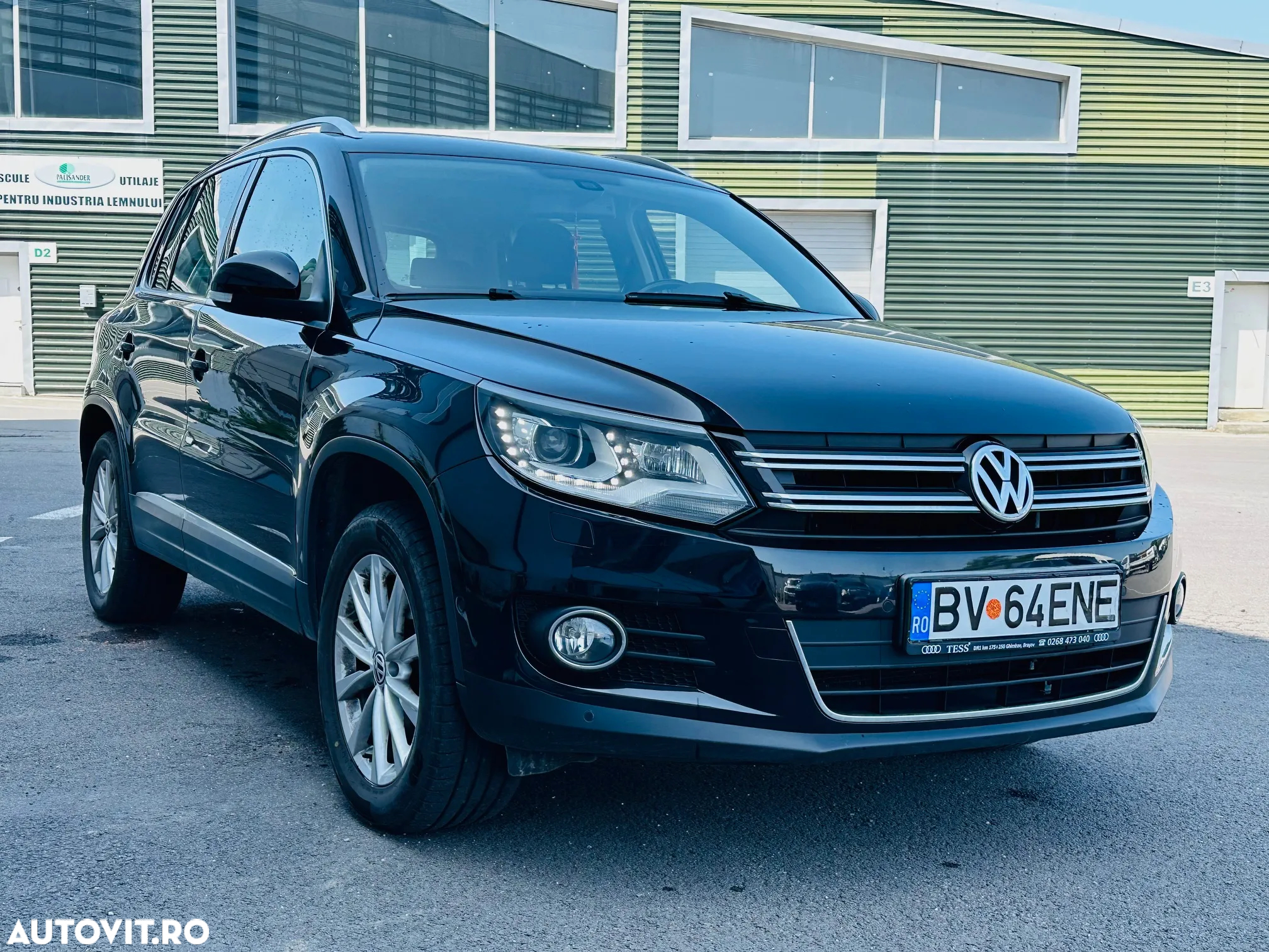 Volkswagen Tiguan - 2