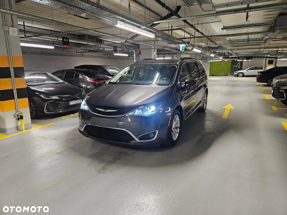 Chrysler Pacifica - 1