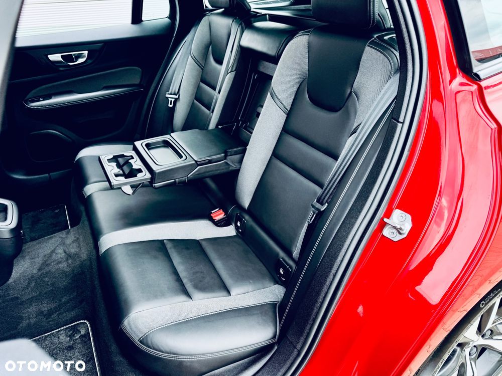Volvo V60 B3 B R-Design - 28