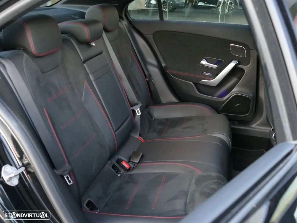 Mercedes-Benz A 250 Limousine e AMG Line - 34