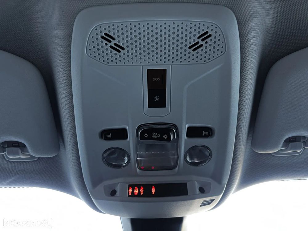 Peugeot 2008 1.2 PureTech Allure - 19