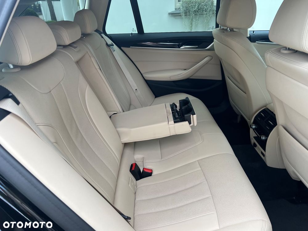 BMW Seria 5 530e xDrive - 27