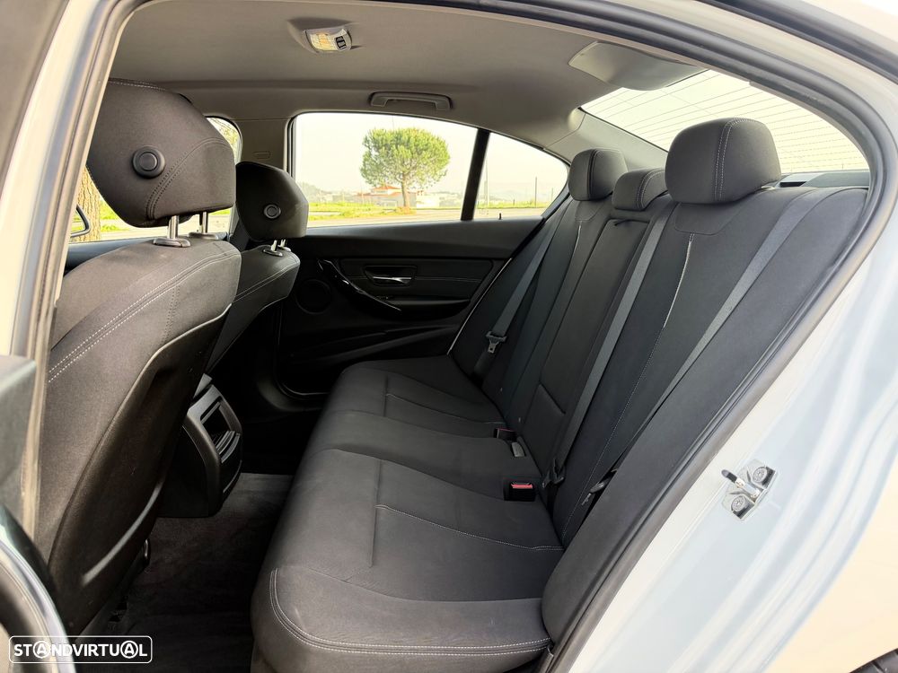 BMW 328 i Sport-Aut. Sport Line - 13