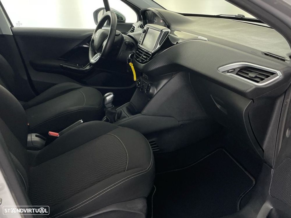 Peugeot 208 1.2 PureTech Style - 22