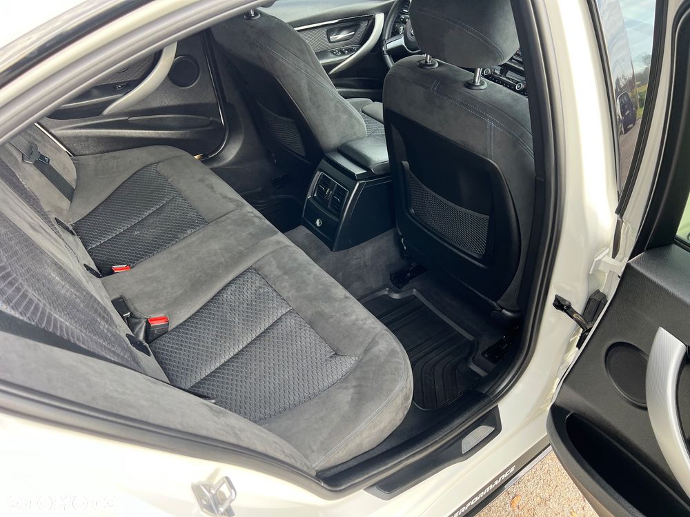 BMW Seria 3 320d DPF Blue Performance Edition Sport - 12