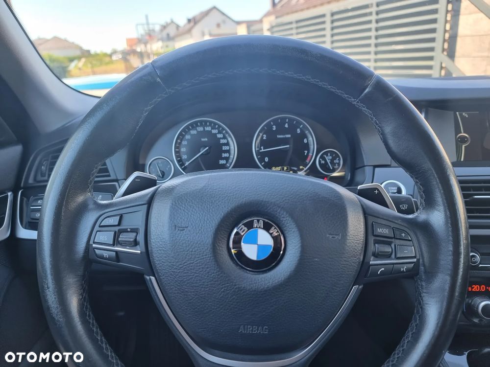 BMW Seria 5 520i Touring Sport-Aut - 13