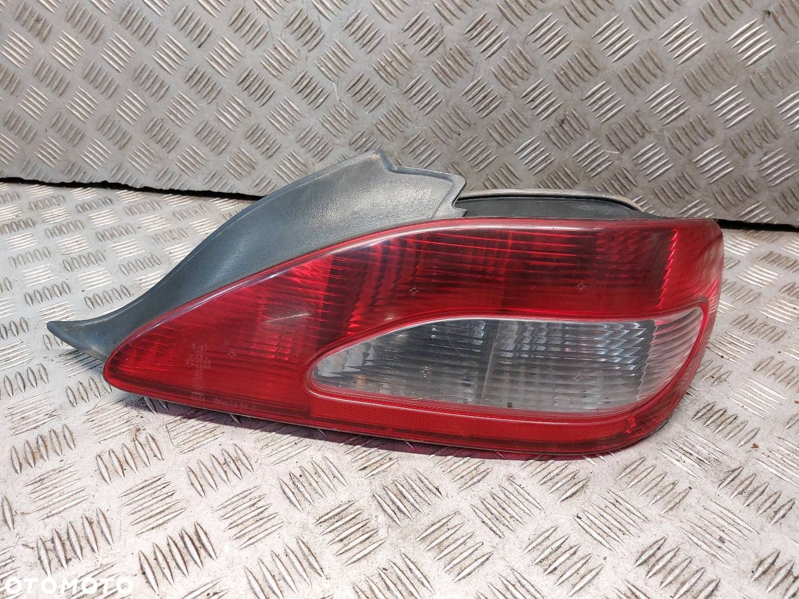 LAMPA PRAWY TYŁ PEUGEOT 406 COUPE 2289D - 1