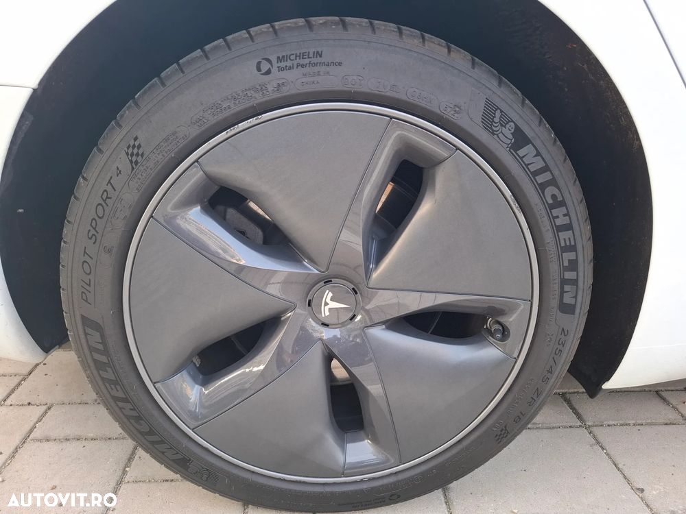 Tesla Model 3 - 12
