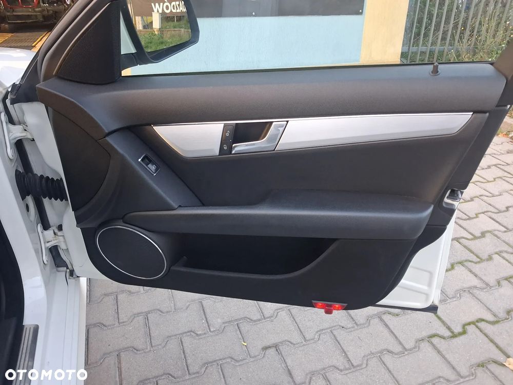 Mercedes-Benz Klasa C 180 Kompressor Automatik Elegance - 31