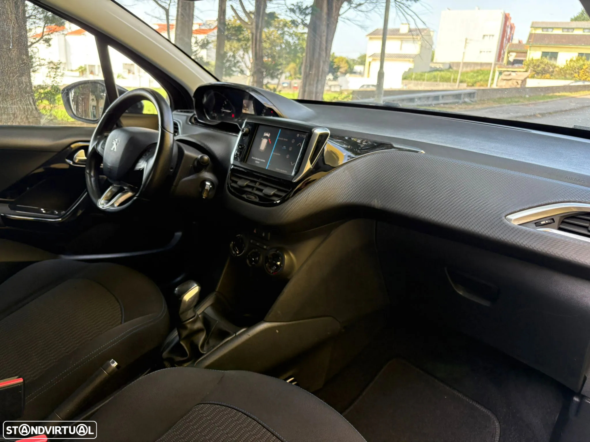 Peugeot 208 1.2 PureTech Style - 28