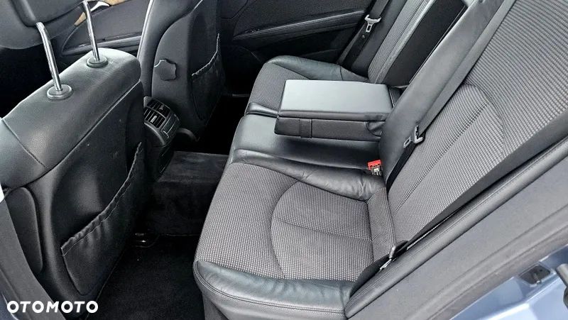 Mercedes-Benz Klasa E 320 T CDI Avantgarde - 12