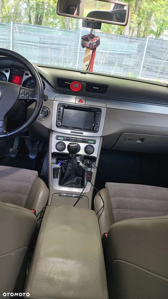 Volkswagen Passat 2.0 TDI 4Mot Highline - 9
