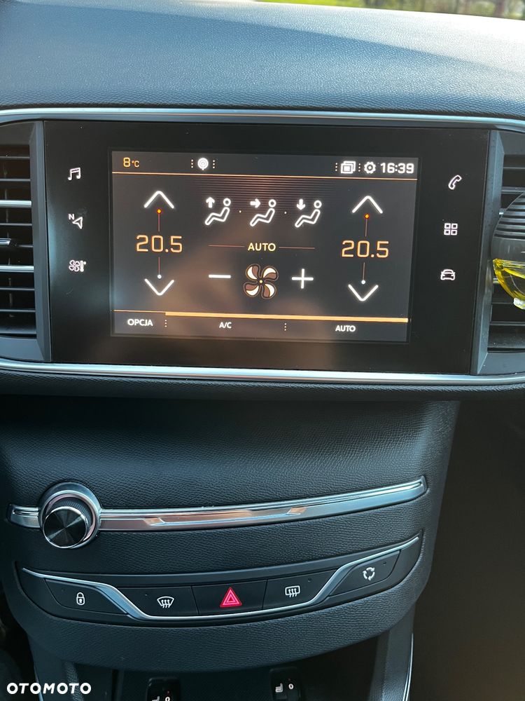 Peugeot 308 1.2 PureTech GPF Road Trip S&S EAT8 - 32