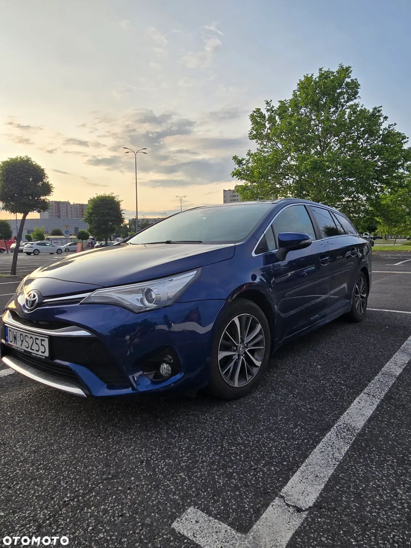 Toyota Avensis 1.8 Premium - 1