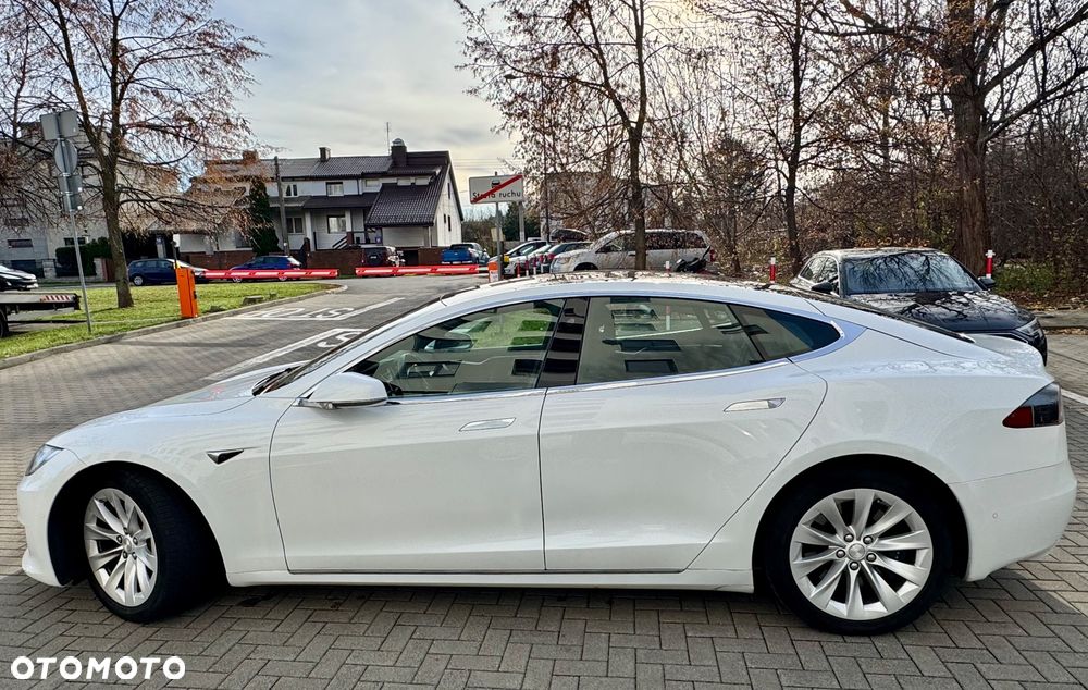 Tesla Model S - 6