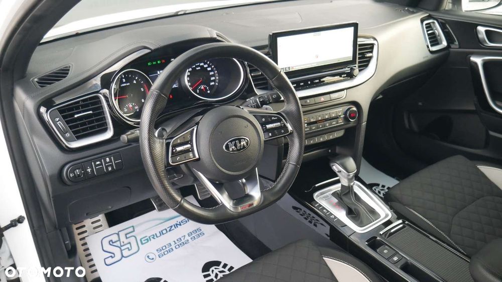 Kia ProCeed - 23