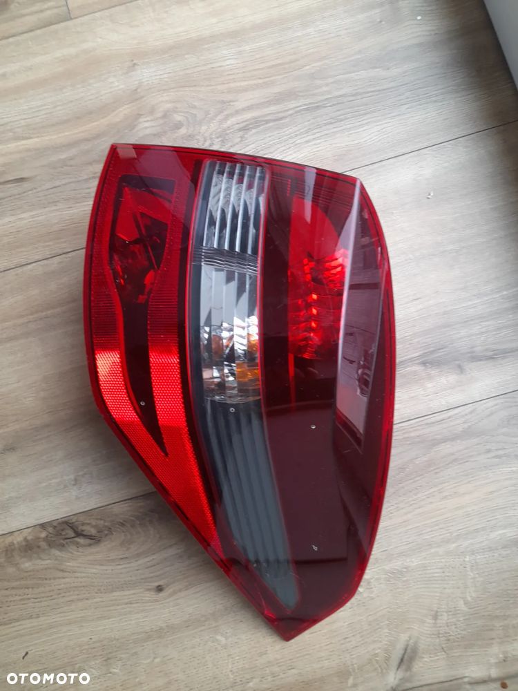 RENAULT LAGUNA III KOMBI LAMPA PRAWA TYLNA TYĽ