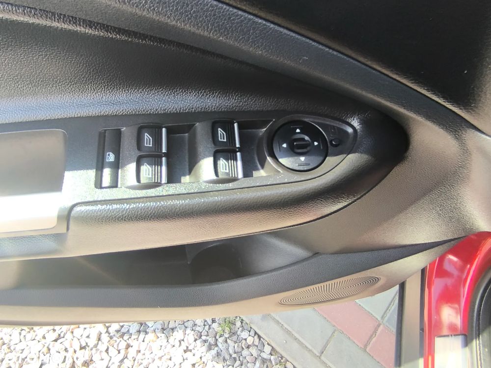 Ford Kuga 2.0 TDCi FWD Titanium - 27