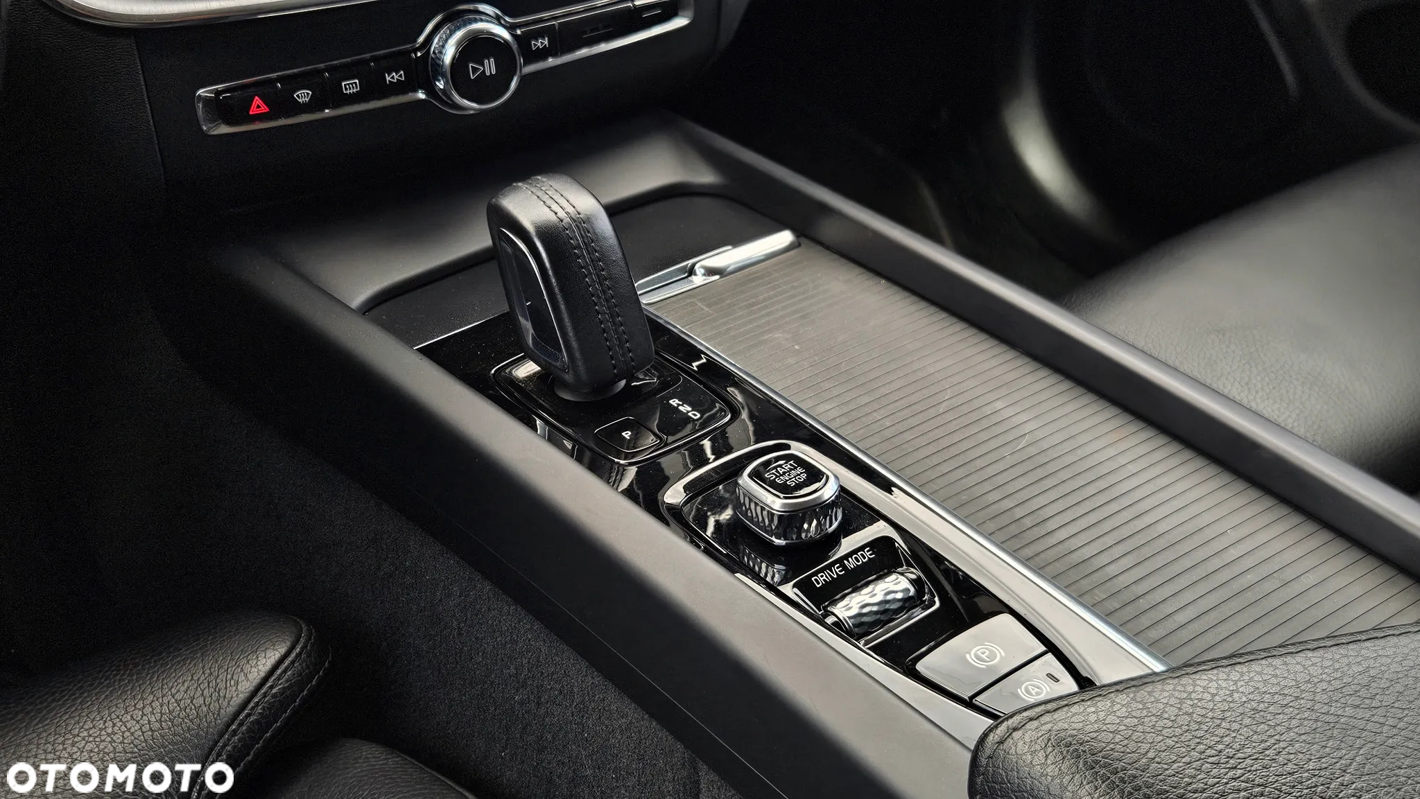 Volvo XC 60 B4 D Momentum - 11