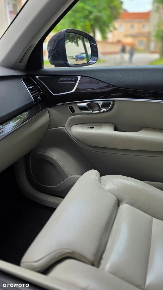 Volvo XC 90 - 7