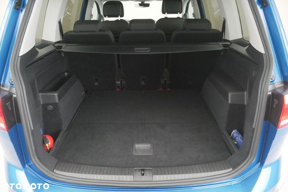 Volkswagen Touran - 16