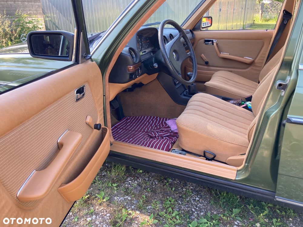 Mercedes-Benz W123 - 21