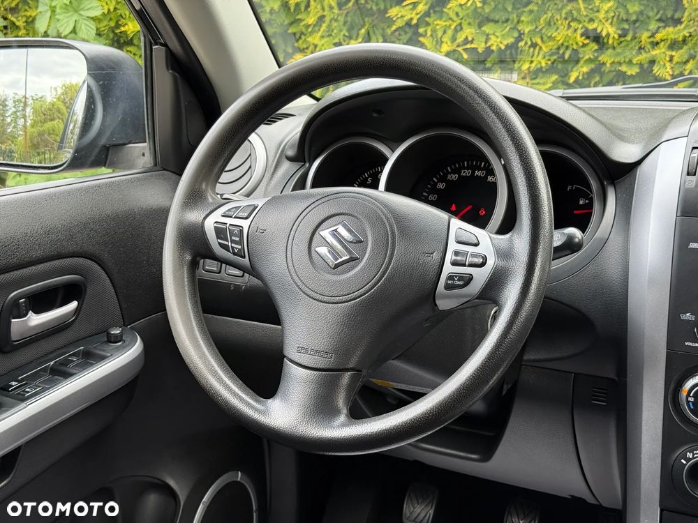 Suzuki Grand Vitara 2.0 Club - 17